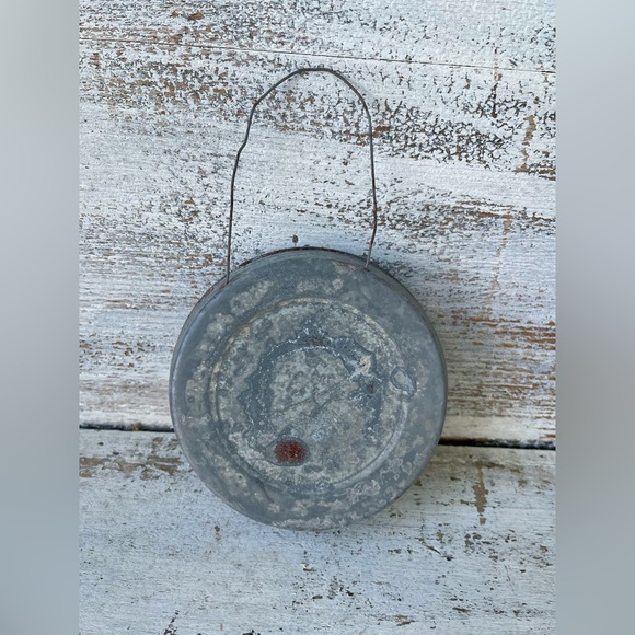 *Farm Faces Metal Jar Lid Rooster Ornament - Picture 3 of 10